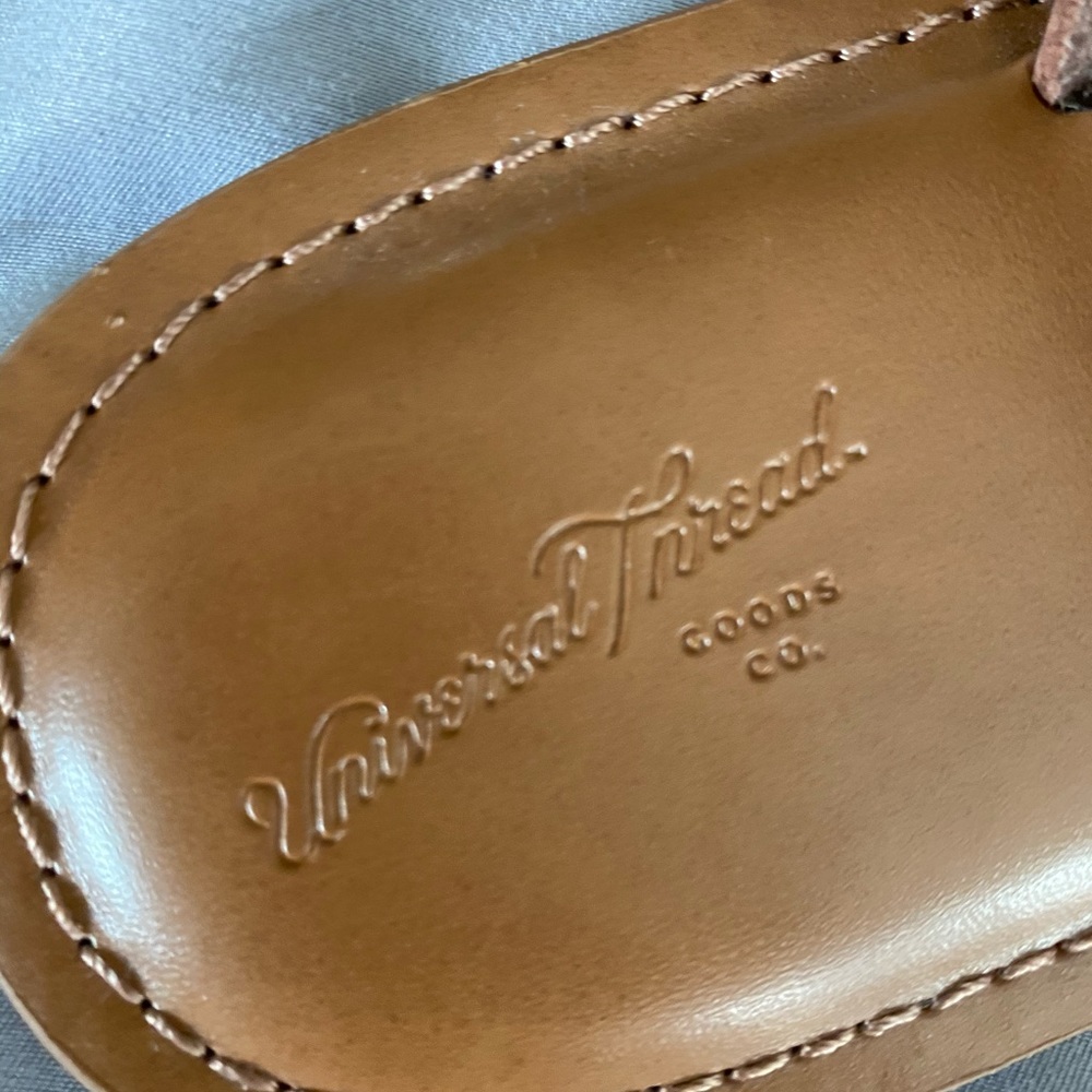 Universal Thread Sandals
